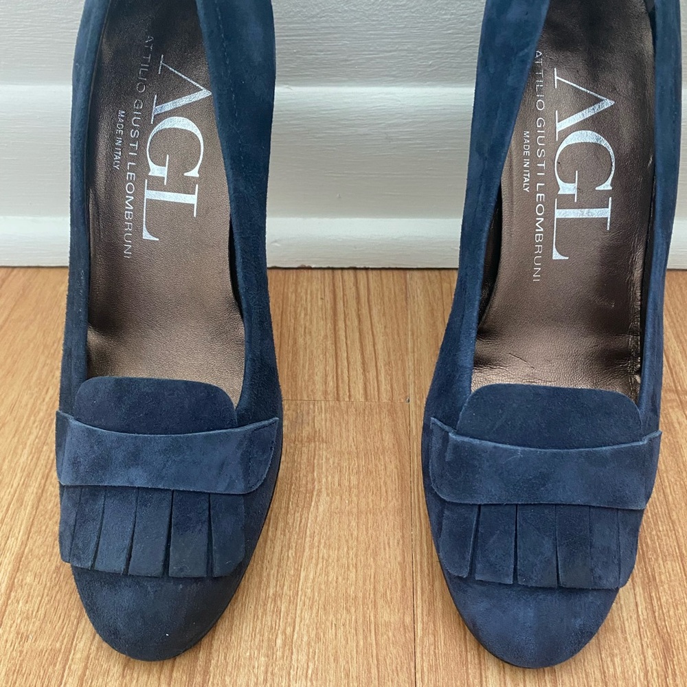 AGL navy suede block heels. - Picture 4 of 6